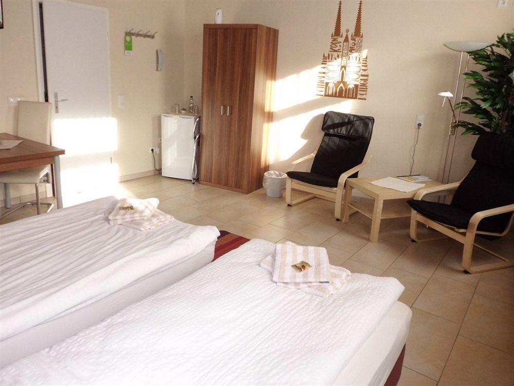 Hotel Schuetze Superior Hürth Екстериор снимка