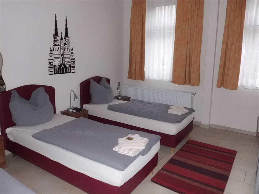 Hotel Schuetze Superior Hürth Екстериор снимка