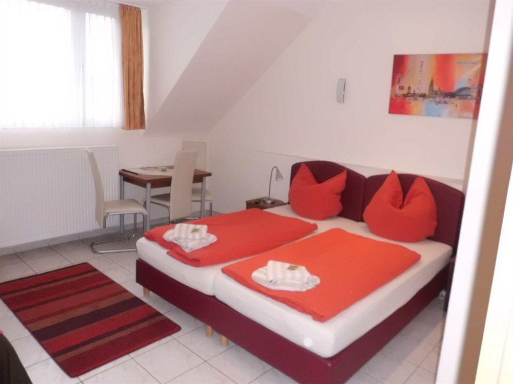 Hotel Schuetze Superior Hürth Екстериор снимка