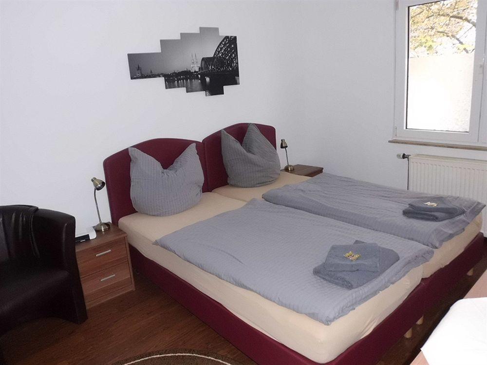 Hotel Schuetze Superior Hürth Екстериор снимка