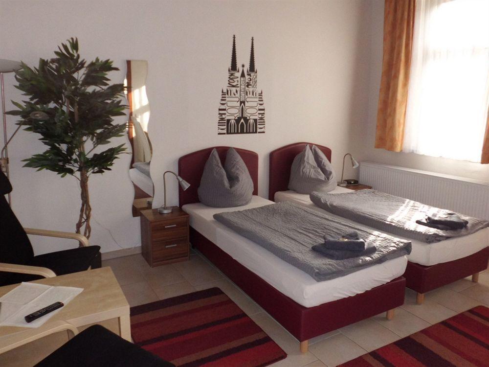 Hotel Schuetze Superior Hürth Екстериор снимка