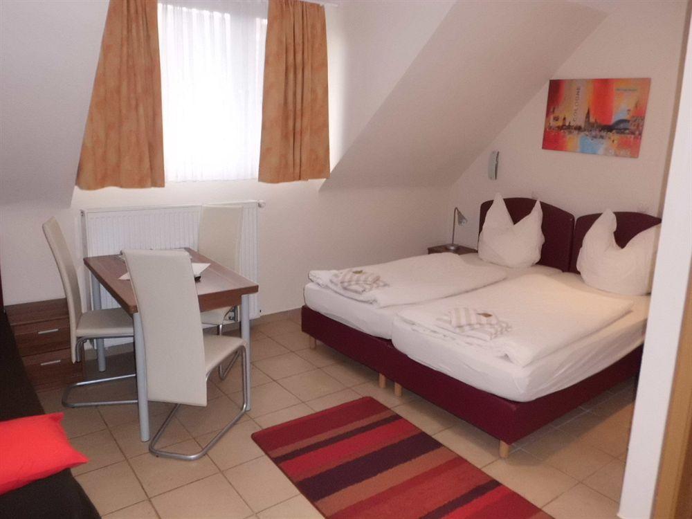 Hotel Schuetze Superior Hürth Екстериор снимка