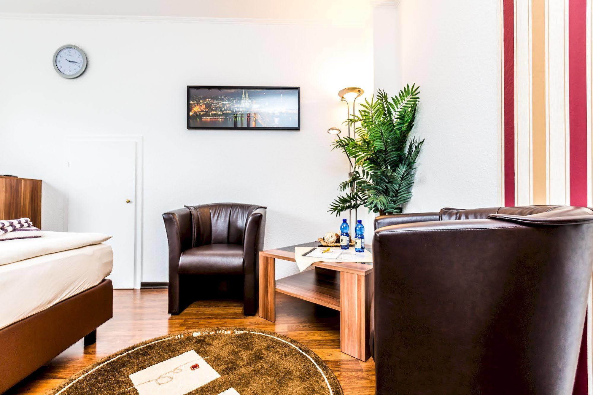 Hotel Schuetze Superior Hürth Екстериор снимка
