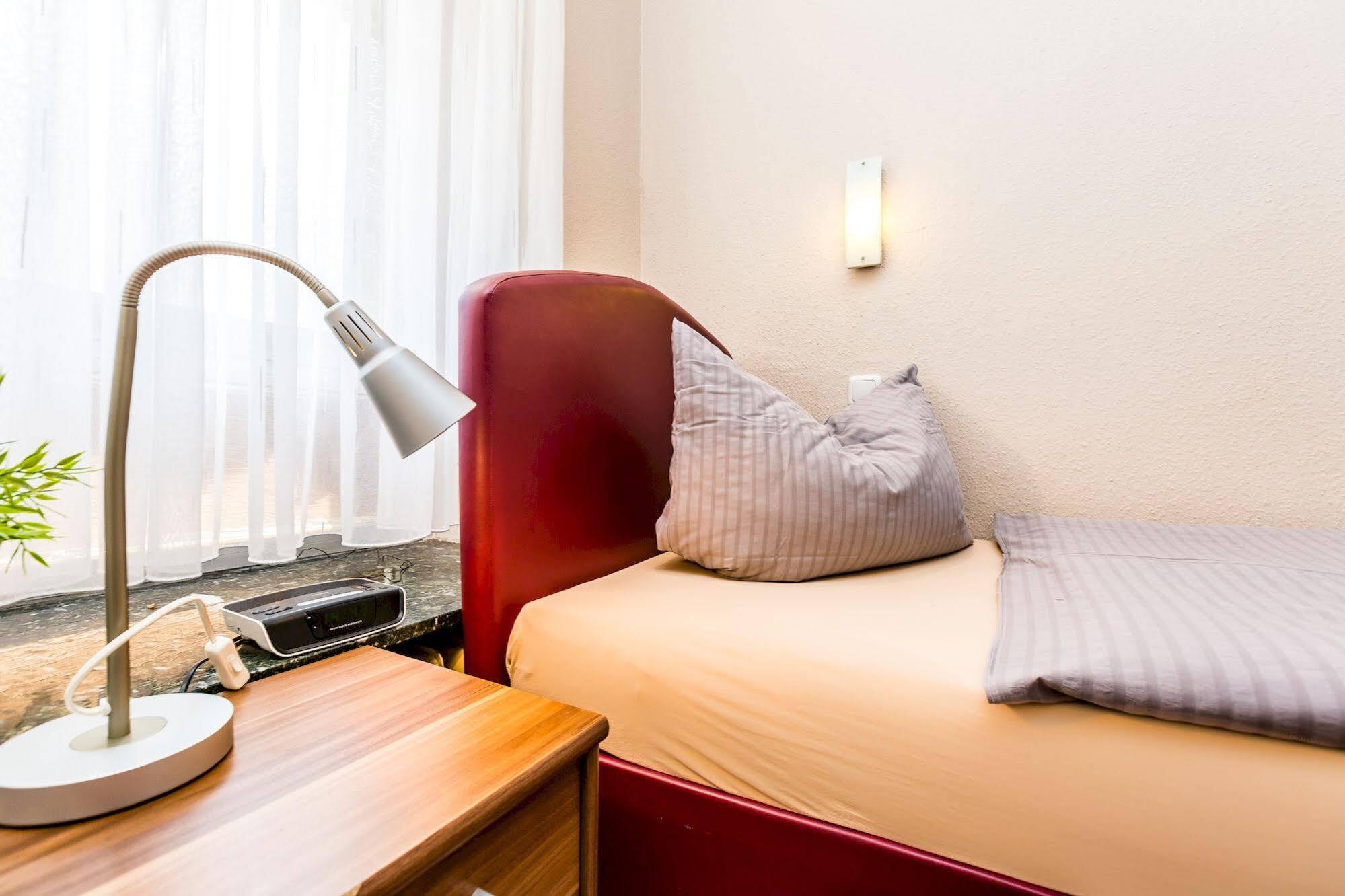 Hotel Schuetze Superior Hürth Екстериор снимка