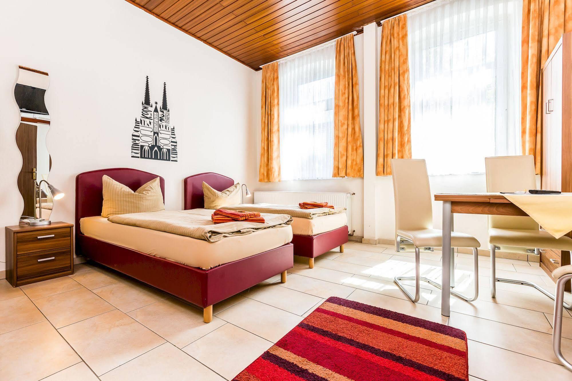 Hotel Schuetze Superior Hürth Екстериор снимка